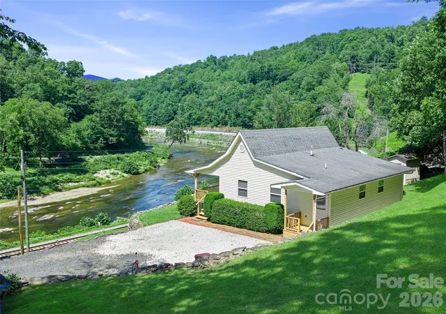 Homes for sale in Bakersville, NC | 427 Johnson Cemetery Rd, Bakersville, NC 28705 | MLS# 4239752