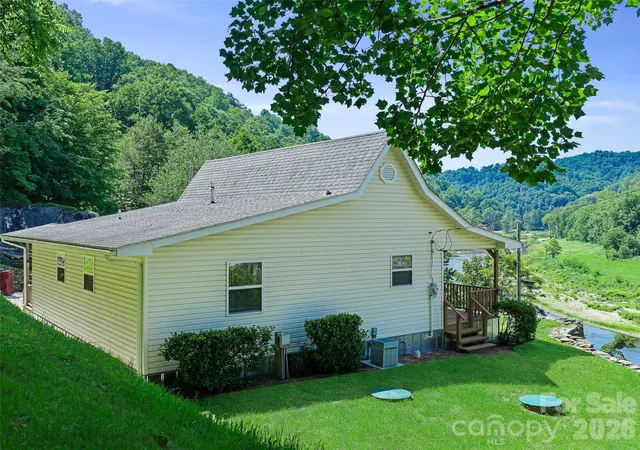 Homes for sale in Bakersville, NC | 427 Johnson Cemetery Rd, Bakersville, NC 28705 | MLS# 4239752