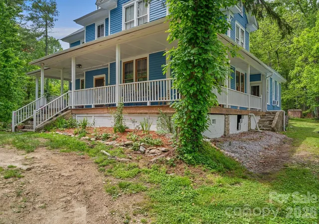 4th image of 305 Ficker Cir, Hendersonville, NC 28739 | MLS# 4240043
