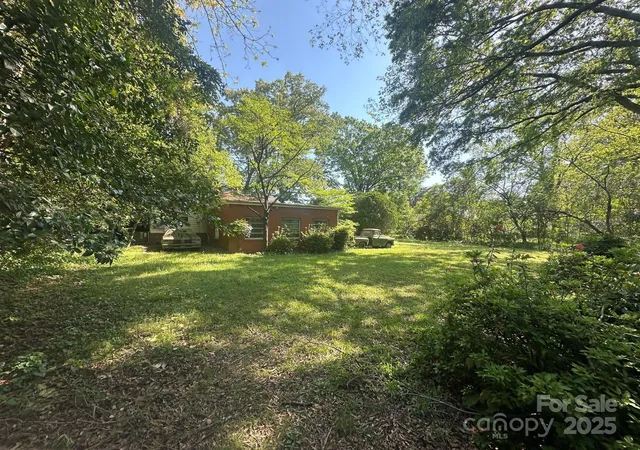 Photo 3 of Single family home for sale at 4301 The Plz, Charlotte, NC 28205 | MLS# 4243385 | Listing updated on 2026-09-01