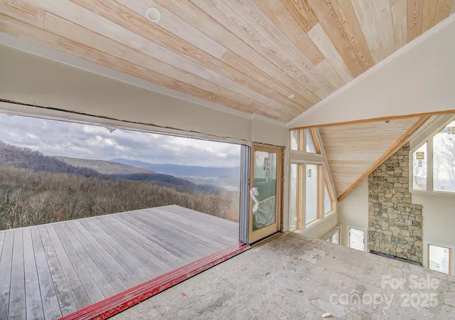 Photo 4 of Single family home for sale at 475 Dancing Bear Dr, Hendersonville, NC 28792 | MLS# 4244020 | Listing updated on 2026-05-07