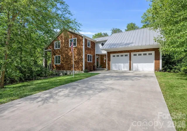 Photo 3 of Single family home for sale at 167 Trails End, Lake Lure, NC 28746 | MLS# 4245504 | Listing updated on 2026-06-21