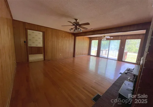Photo 3 of Sale Pending at 1926 Bud Arthur Bridge Rd, Spartanburg, SC 29307 | MLS# 4247049 | Listing updated on 2026-07-30