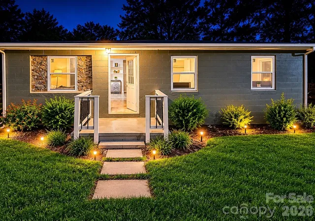 Photo 1 of Single family home for sale at 209 Brookview Rd, Statesville, NC 28625 | MLS# 4249686 | Listing updated on 2026-09-29