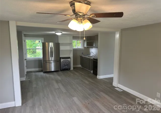 Photo 3 of Single family home for sale at 209 Brookview Rd, Statesville, NC 28625 | MLS# 4249686 | Listing updated on 2026-09-29