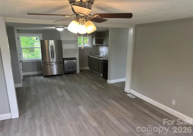 Photo 3 of Single family home for sale at 209 Brookview Rd, Statesville, NC 28625 | MLS# 4249686 | Listing updated on 2026-09-29