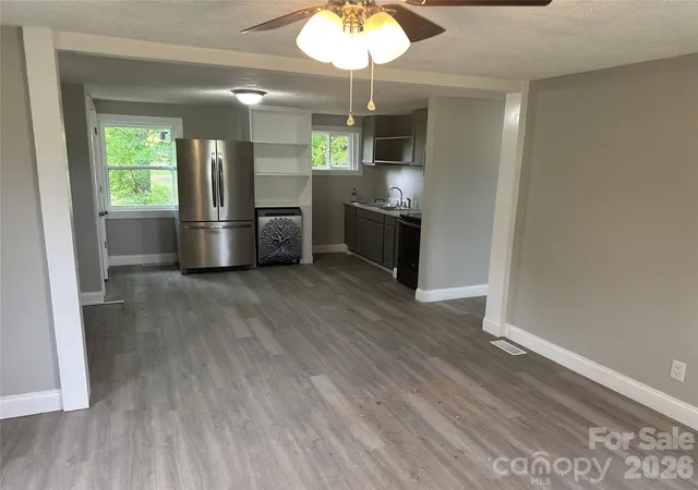 Photo 4 of Single family home for sale at 209 Brookview Rd, Statesville, NC 28625 | MLS# 4249686 | Listing updated on 2026-09-29
