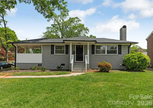 Photo 1 of Land for sale at 1301 S Kings Dr, Charlotte, NC 28207 | MLS# 4253220 | Listing updated on 2026-09-30