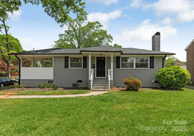 1st image of 1301 S Kings Dr, Charlotte, NC 28207 | MLS# 4253220