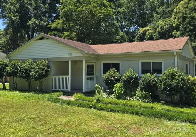 1st image of 1733 Merry Oaks Rd, Charlotte, NC 28205 | MLS# 4254435