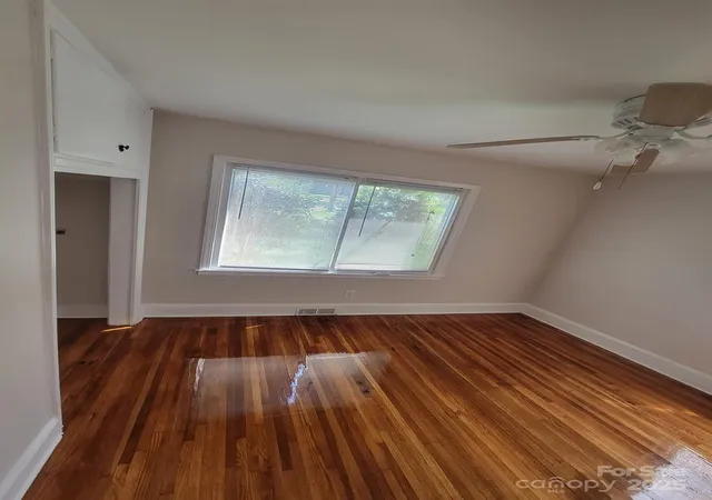 3rd image of 1733 Merry Oaks Rd, Charlotte, NC 28205 | MLS# 4254435