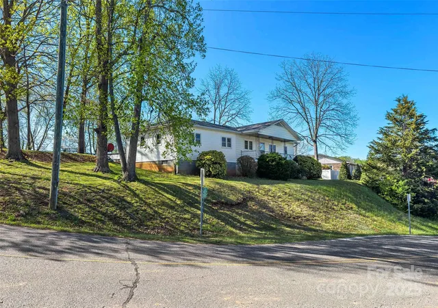 Photo 3 of Single family home for sale at 36 & 50 Catawba Ave, Marion, NC 28752 | MLS# 4254471 | Listing updated on 2026-04-27