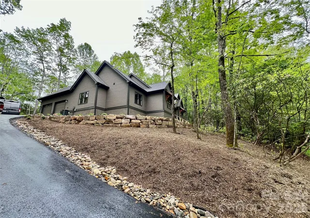 Homes for sale in Brevard, NC | 435 Soquili Dr, Brevard, NC 28712 | MLS# 4255595