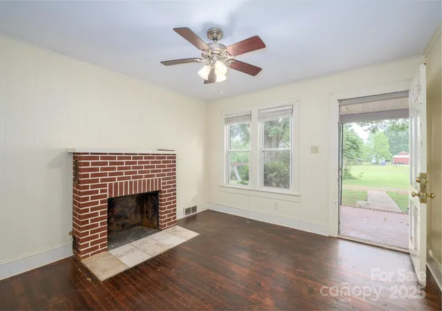 Photo 3 of Single family home for sale at 4098 S Nc Hwy 127, Hickory, NC 28602 | MLS# 4256823 | Listing updated on 2026-08-28