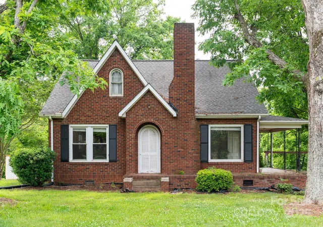 Photo 1 of Single family home for sale at 4098 S Nc Hwy 127, Hickory, NC 28602 | MLS# 4256823 | Listing updated on 2026-08-28