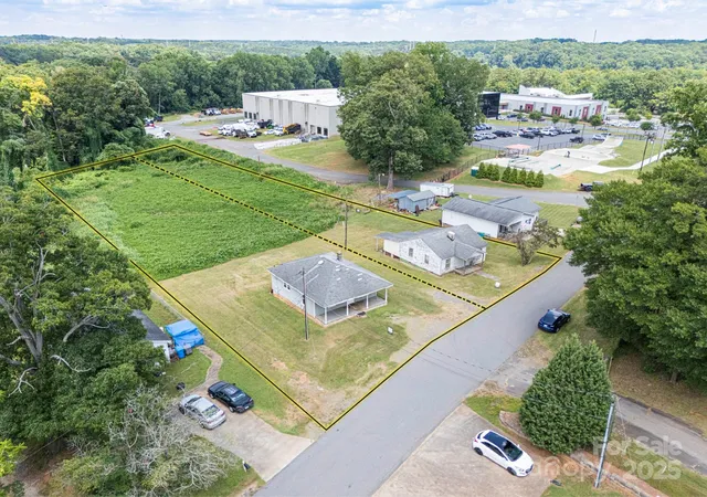 Photo 2 of Single family home for sale at 204 13th Street, Belmont, NC 28012 | MLS# 4257647 | Listing updated on 2026-04-15