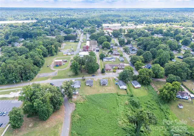 Photo 3 of Single family home for sale at 204 13th Street, Belmont, NC 28012 | MLS# 4257647 | Listing updated on 2026-04-15