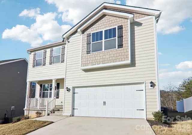 Photo 3 of Single family home for sale at 823 Adelston Ln, Asheville, NC 28804 | MLS# 4258347 | Listing updated on 2026-09-30
