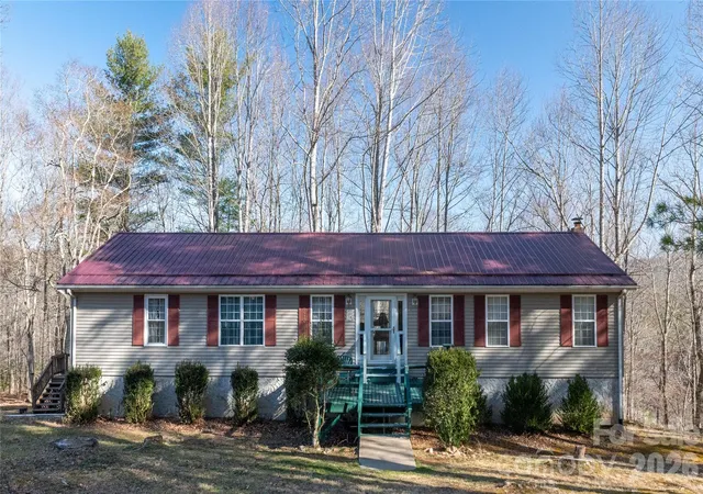 Photo 1 of Single family home for sale at 120 Powderhorn Dr, Burnsville, NC 28714 | MLS# 4258833 | Listing updated on 2026-10-03
