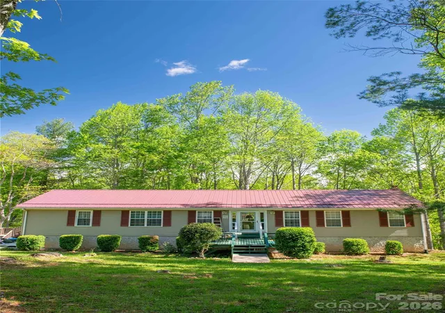 Photo 3 of Single family home for sale at 120 Powderhorn Dr, Burnsville, NC 28714 | MLS# 4258833 | Listing updated on 2026-10-03