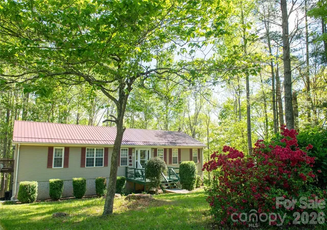 Photo 3 of Single family home for sale at 120 Powderhorn Dr, Burnsville, NC 28714 | MLS# 4258833 | Listing updated on 2026-10-03