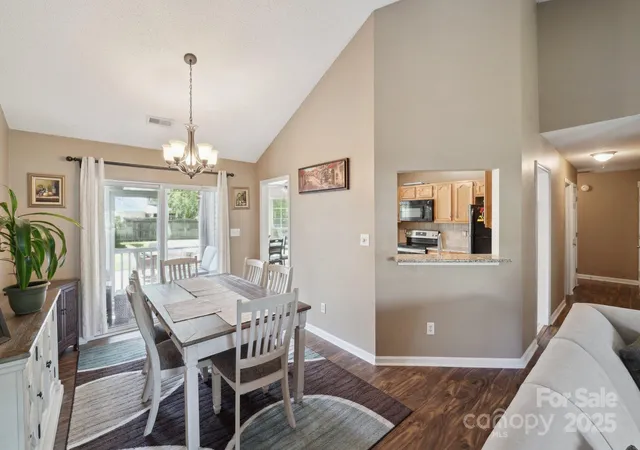 Homes for sale in Matthews, NC | 8105 Castlemaine Dr, Matthews, NC 28104 | MLS# 4258985