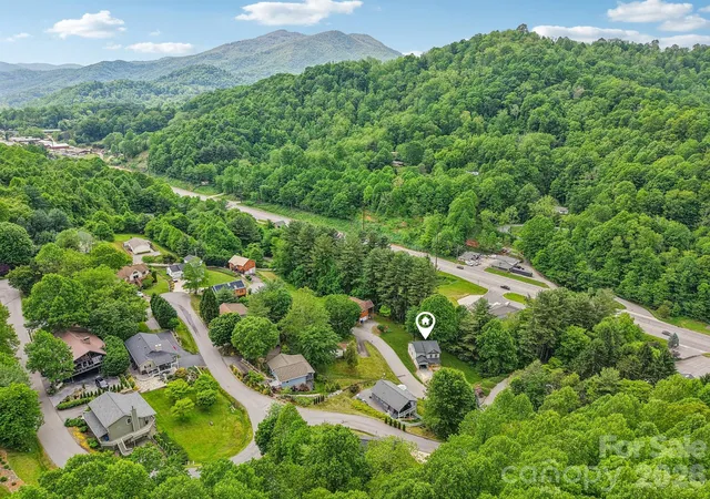 Homes for sale in Waynesville, NC | 12 Whipoorwill Way, Waynesville, NC 28786 | MLS# 4259643