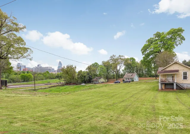 Homes for sale in Charlotte, NC | 1326 W 6th St, Charlotte, NC 28216 | MLS# 4261331
