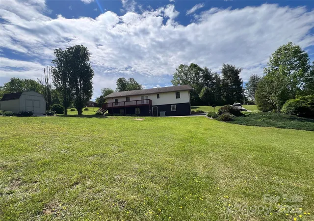 Photo 3 of Single family home for sale at 660 Halltown Rd, Spruce Pine, NC 28777 | MLS# 4262681 | Listing updated on 2026-10-20