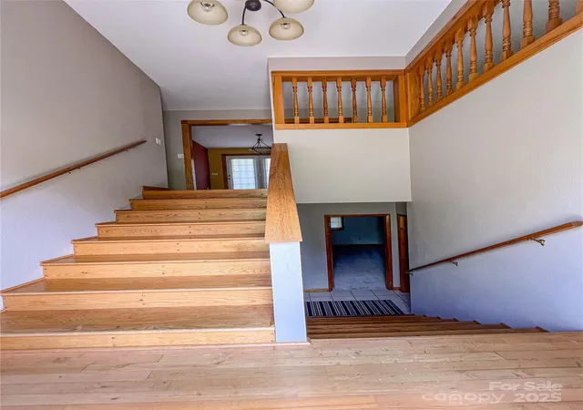 Photo 4 of Single family home for sale at 660 Halltown Rd, Spruce Pine, NC 28777 | MLS# 4262681 | Listing updated on 2026-10-20