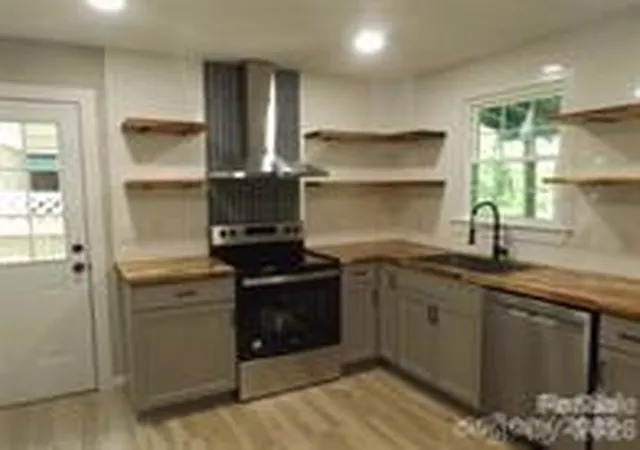 Photo 4 of Single family home for sale at 418 Bradley St, Maggie Valley, NC 28751 | MLS# 4263701 | Listing updated on 2026-05-30