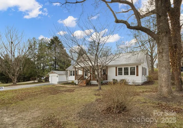 3rd image of 227 Ashmore Ave, Hendersonville, NC 28791 | MLS# 4263833