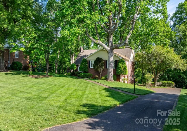 2nd image of 220 West Park Dr, Morganton, NC 28655 | MLS# 4263944