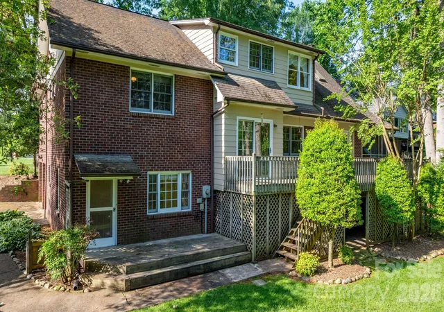 Photo 1 of Single family home for sale at 220 W Park Dr, Morganton, NC 28655 | MLS# 4263944 | Listing updated on 2026-10-09