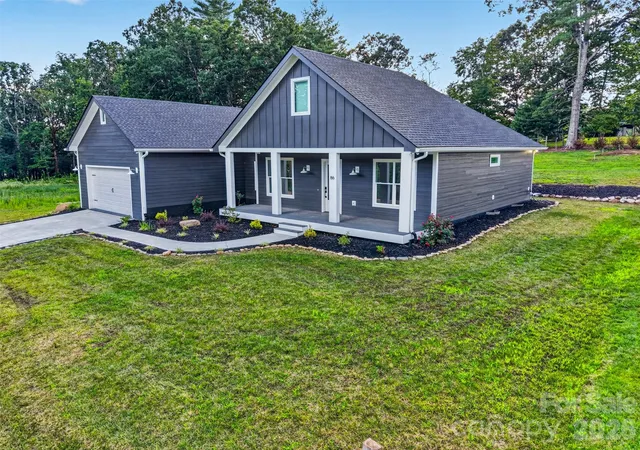 Photo 2 of Single family home for sale at 86 Point Hope Ln, Hendersonville, NC 28792 | MLS# 4264564 | Listing updated on 2026-07-23