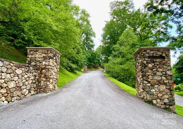 1st image of 129 High Cliffs Trl, Black Mountain, NC 28711 | MLS# 4266672