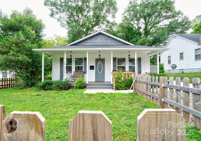 Photo 1 of Single family home for sale at 812 Kings Rd, Shelby, NC 28150 | MLS# 4268034 | Listing updated on 2026-08-27