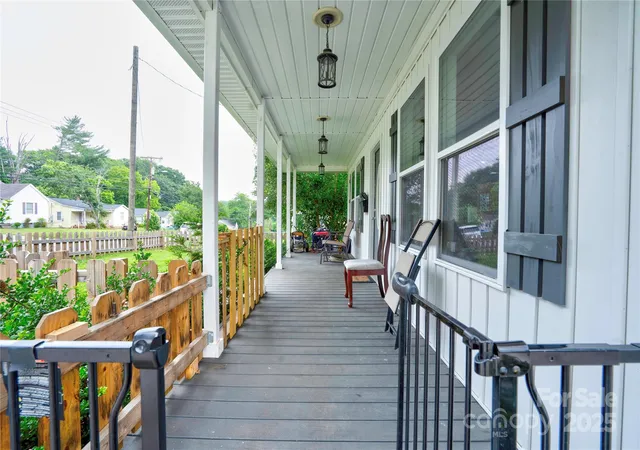 Photo 2 of Single family home for sale at 812 Kings Rd, Shelby, NC 28150 | MLS# 4268034 | Listing updated on 2026-08-27