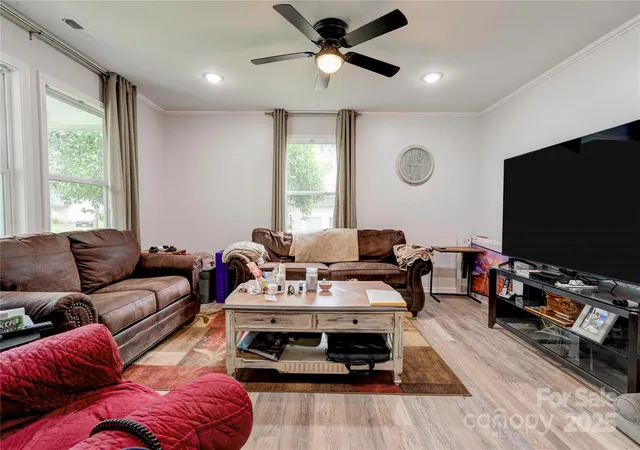 Photo 2 of Single family home for sale at 812 Kings Rd, Shelby, NC 28150 | MLS# 4268034 | Listing updated on 2026-08-27