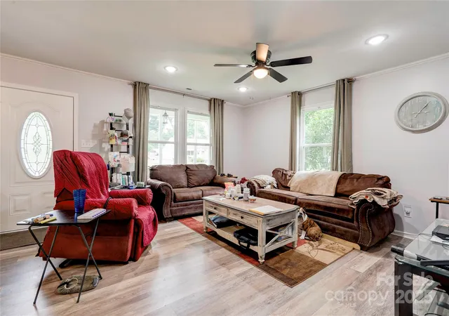 Photo 3 of Single family home for sale at 812 Kings Rd, Shelby, NC 28150 | MLS# 4268034 | Listing updated on 2026-08-27