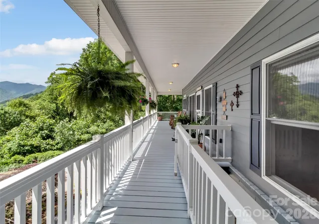 Photo 3 of Single family home for sale at 28 Mountain Breeze Dr, Maggie Valley, NC 28751 | MLS# 4271261 | Listing updated on 2026-09-03