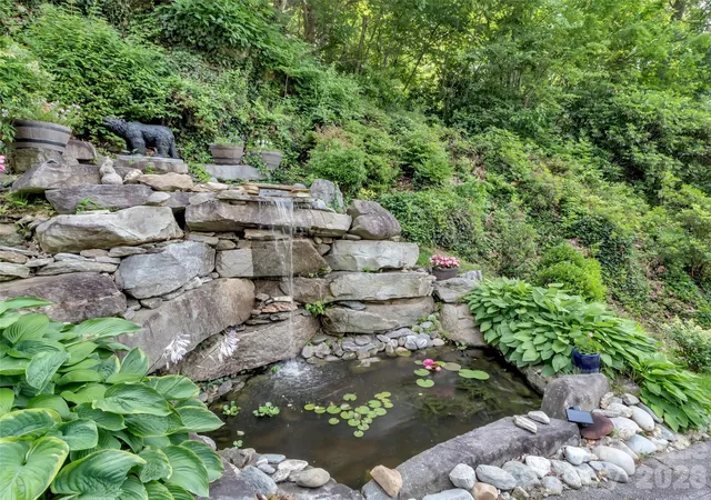 Photo 4 of Single family home for sale at 28 Mountain Breeze Dr, Maggie Valley, NC 28751 | MLS# 4271261 | Listing updated on 2026-09-03