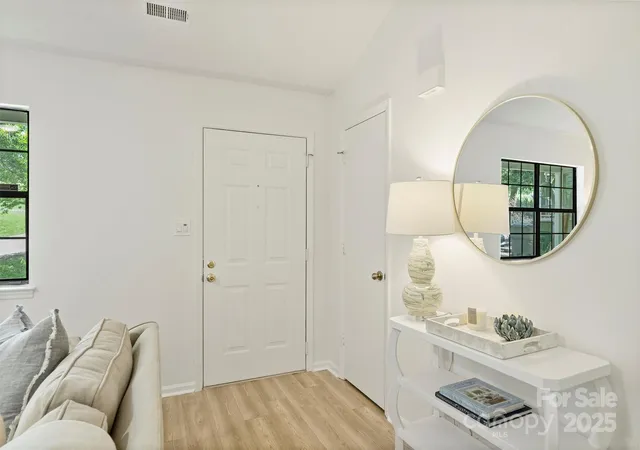 Photo 3 of Single family home for sale at 6115 Coltswood Ct, Charlotte, NC 28211 | MLS# 4271652 | Listing updated on 2026-09-25