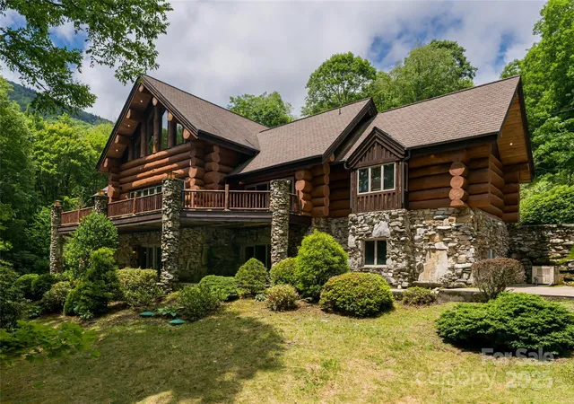 Photo 1 of Single family home for sale at 303 Flying Hawk Trl, Waynesville, NC 28786 | MLS# 4272138 | Listing updated on 2026-09-29
