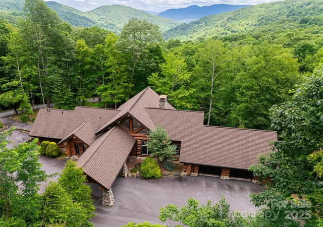 Photo 2 of Single family home for sale at 303 Flying Hawk Trl, Waynesville, NC 28786 | MLS# 4272138 | Listing updated on 2026-09-29