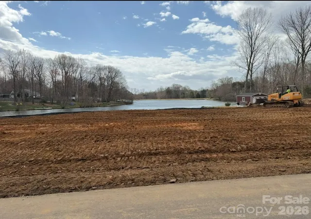 Photo 4 of Sale Pending at 214 Farmstead Ln, Mooresville, NC 28117 | MLS# 4272613 | Listing updated on 2026-04-23