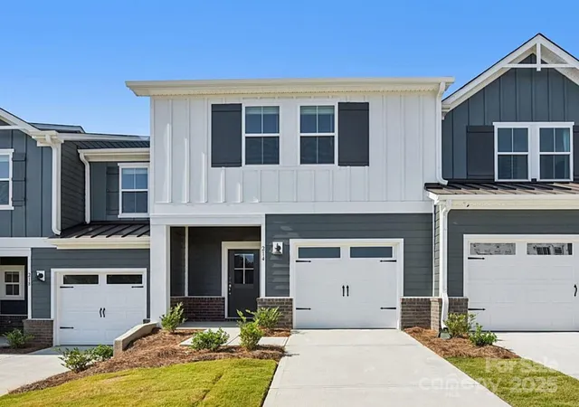Townhouse for sale at 214 Tiger Lily Dr, Fort Mill, SC 29708 | MLS# 4273224