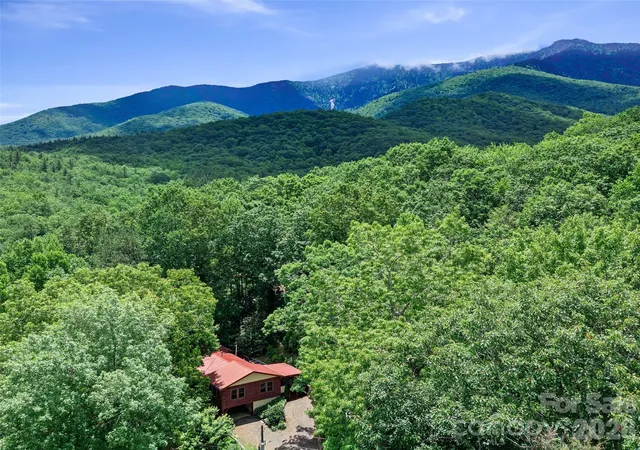 Photo 3 of Single family home for sale at 125 Heartland Ln, Burnsville, NC 28714 | MLS# 4273356 | Listing updated on 2026-10-05