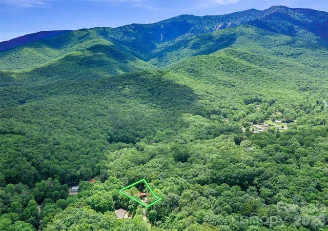 Photo 3 of Single family home for sale at 125 Heartland Ln, Burnsville, NC 28714 | MLS# 4273356 | Listing updated on 2026-10-05