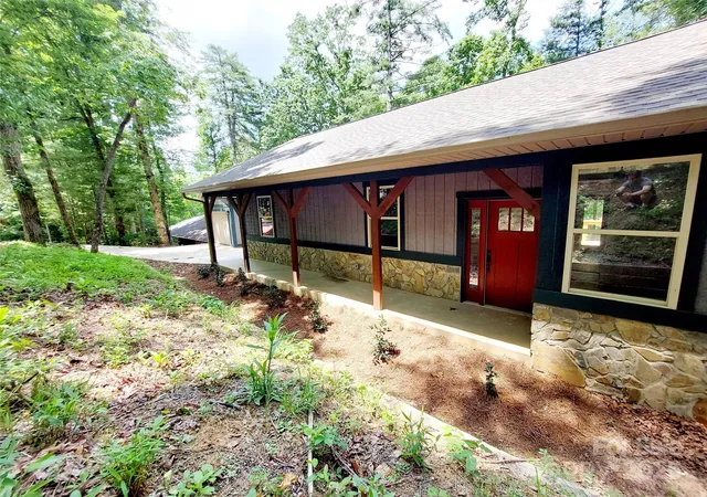 Photo 2 of Single family home for sale at 93 Badger Run, Hendersonville, NC 28739 | MLS# 4273888 | Listing updated on 2026-09-29
